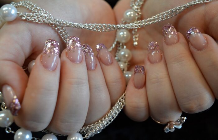 Techniques_faciles_pour_un_magnifique_effet_pull_sur_vos_ongles